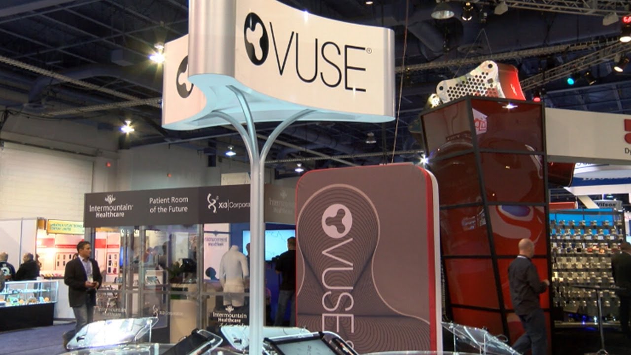 Reynolds Lights Up an E-Cig at CES Reynolds Lights Up an E-Cig at CES