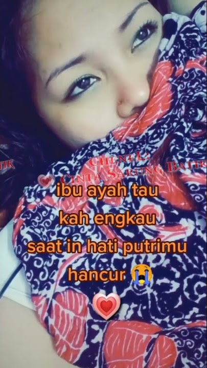 Saat sedang sedih pake  kain Sarung Batik