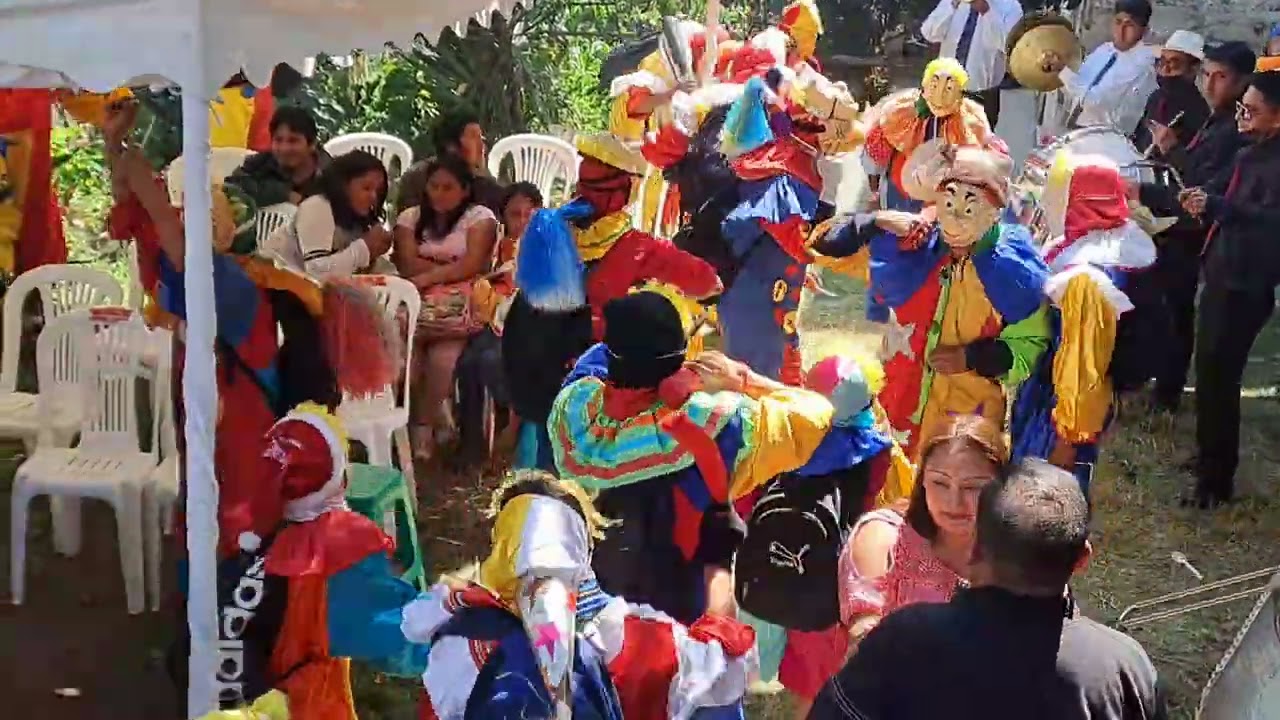 visitó a mayordomos de payasos con la banda de pueblo🎄🎊🎭🎭 parte 1