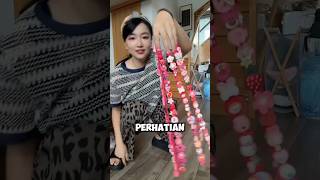 Wanita Ini Punya Kuku Super Panjang Yang Fungsional shorts