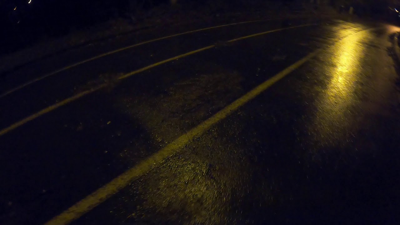 Risc de alunecare şi înglodare pe pista externă a stadionului - Curaj.TV