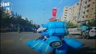 Tüpçü Ve Öfkeli Motorla Tüp Taşıyan Adam