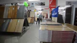 Spacer Po Salonie Podłóg I Drzwi Fachowiec W Ząbkach