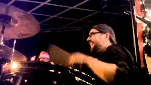 Mike Buckingham, Kick-  kissed a girl (cover) live...