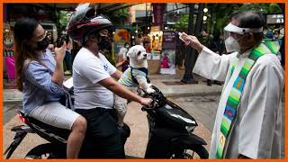 Slideshow: Drive-through pet blessing
