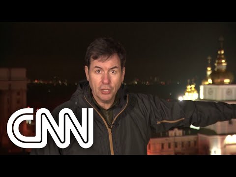 Repórter da CNN em Kiev registra explosões e sirenes ao vivo | NOVO DIA