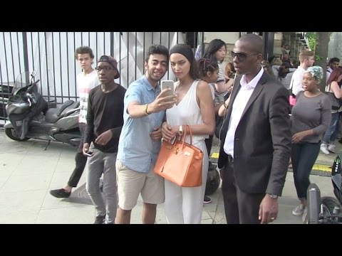 Vidéo: Irina Shayk Aux Cheveux Verts Ravie Les Fans