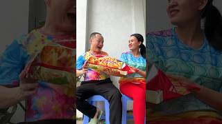 He loves giant snacks 😁😁 #viral #funny #shorts by SuHao