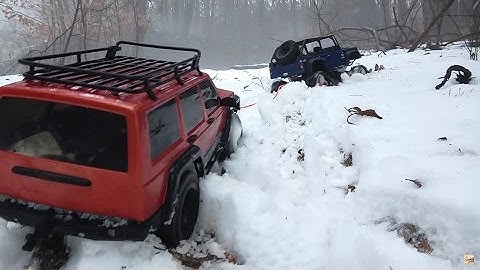 RC Snow Rescue!! RC With Tracks Tows SCX10 ii In Snow!