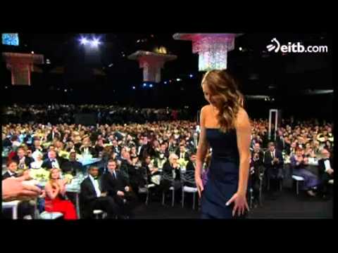 Vídeo: Flop de moda: Jennifer Lawrence va triar el vestit equivocat per al seu casament