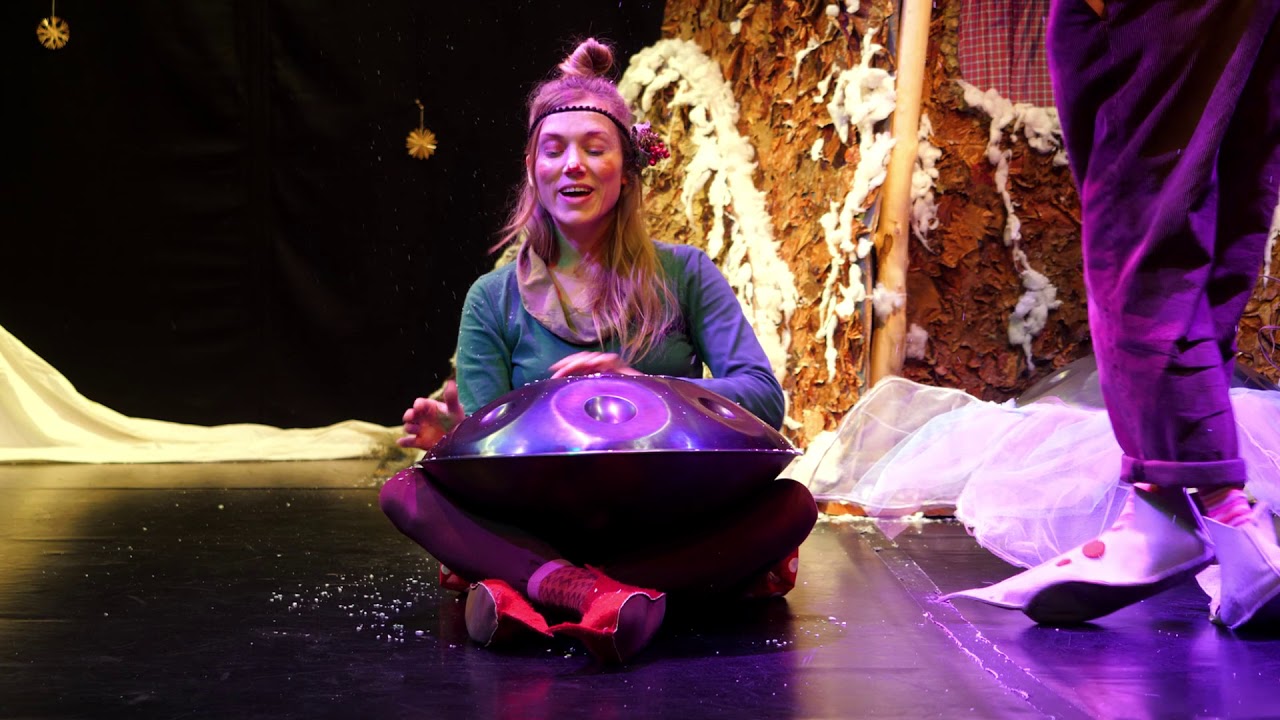 AMALUA "Feliz Navidad" with Handpan
