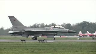 Lamborghini Aventador vs F16 Fighting Falcon Lamborghini Aventador vs F16 Fighting Falcon