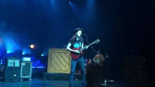 Get Out While You Still Can - James Bay (Live)