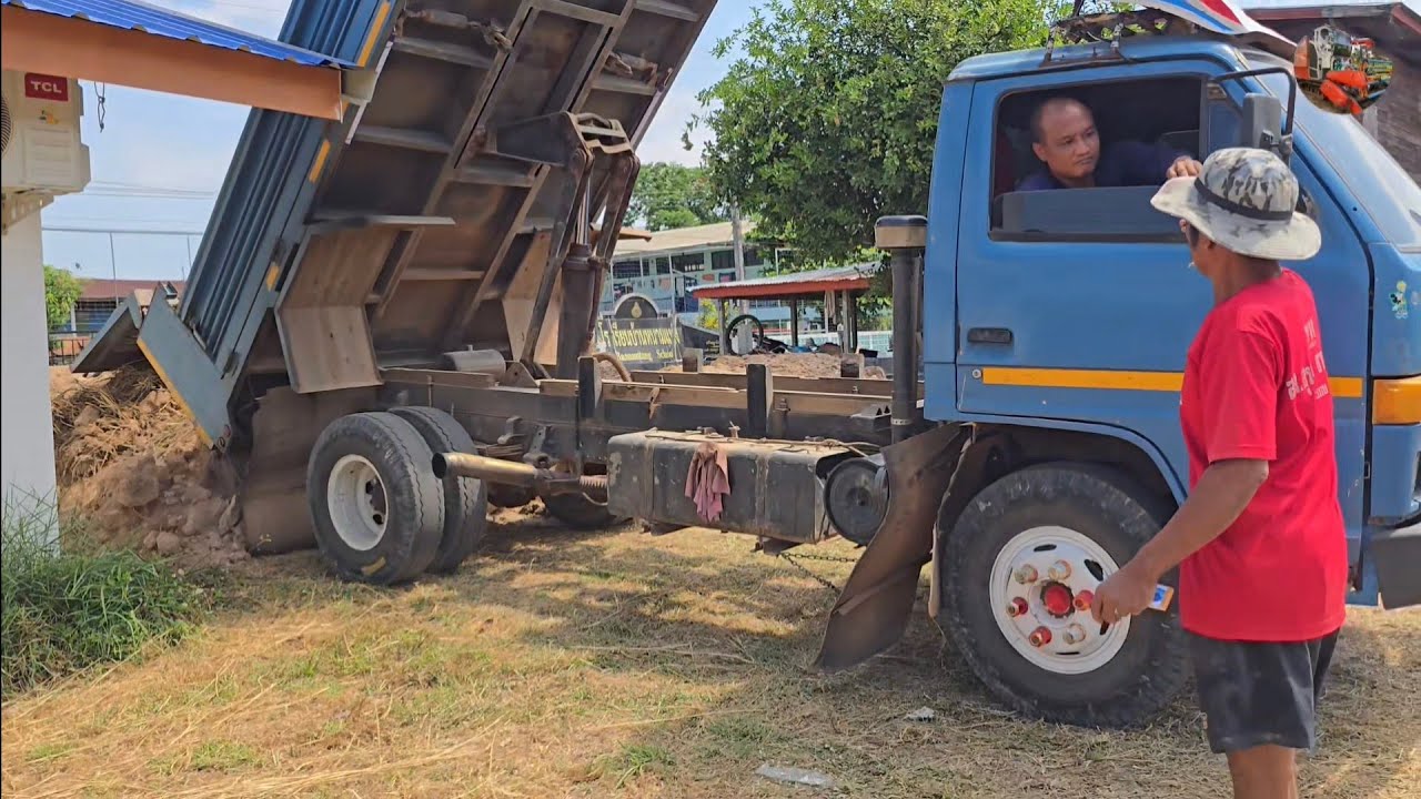 รถดั้มขนดินถมที่ไม่เสร็จเพลาขาดก่อน