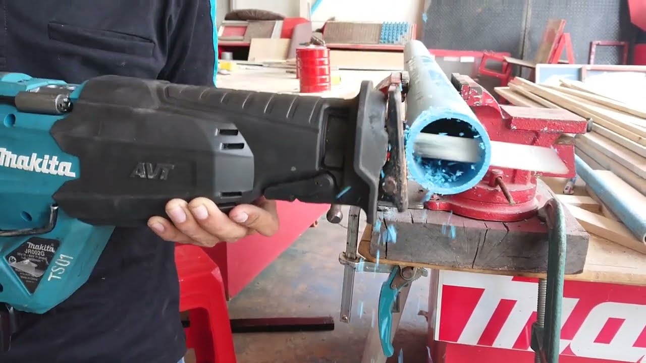 JR002G Makita XGT 40Vmax Brushless Reciprosaw - YouTube