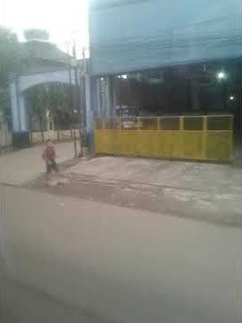 Bus Po. Raya Mampir ke agen bus di bulak kapal .