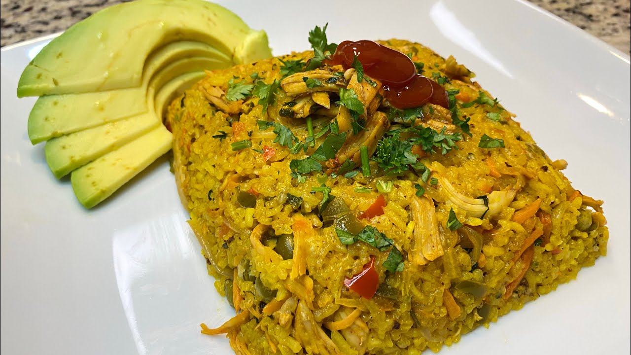tradicional-arroz-con-pollo-ecuatoriano-arroz-de-fiesta-arroz