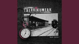 Video thumbnail of "Txerrikumeak - Jakin-minez"