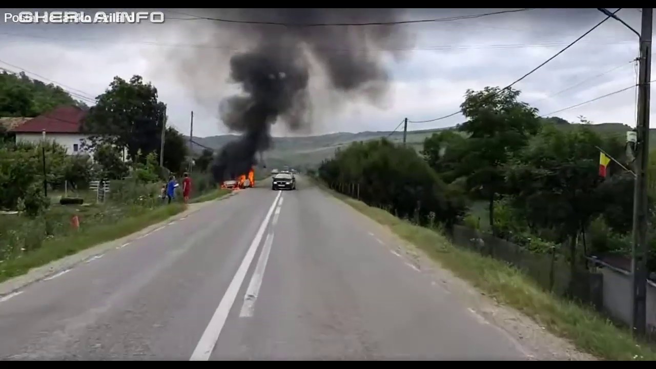 Mașina Unei șoferițe A Luat Foc La Căianu Avea Un Copil Mic Cu Ea