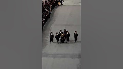 Kuf Alef Kislev: Satmar Rebbe Welcomed by Thousands at Barclays Center