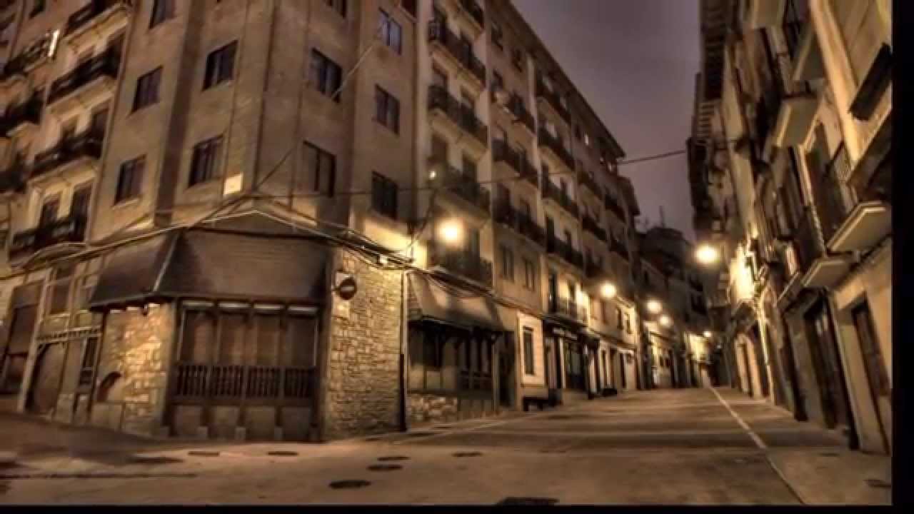 Navarra  043  Pamplona  NOCTURNAS  Paseo de Ronda Capitania El Redin