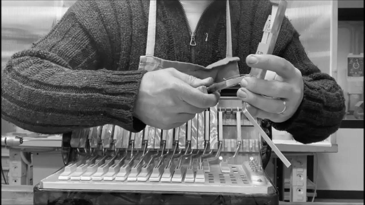 HOW ARE ACCORDIONS MADE? YouTube