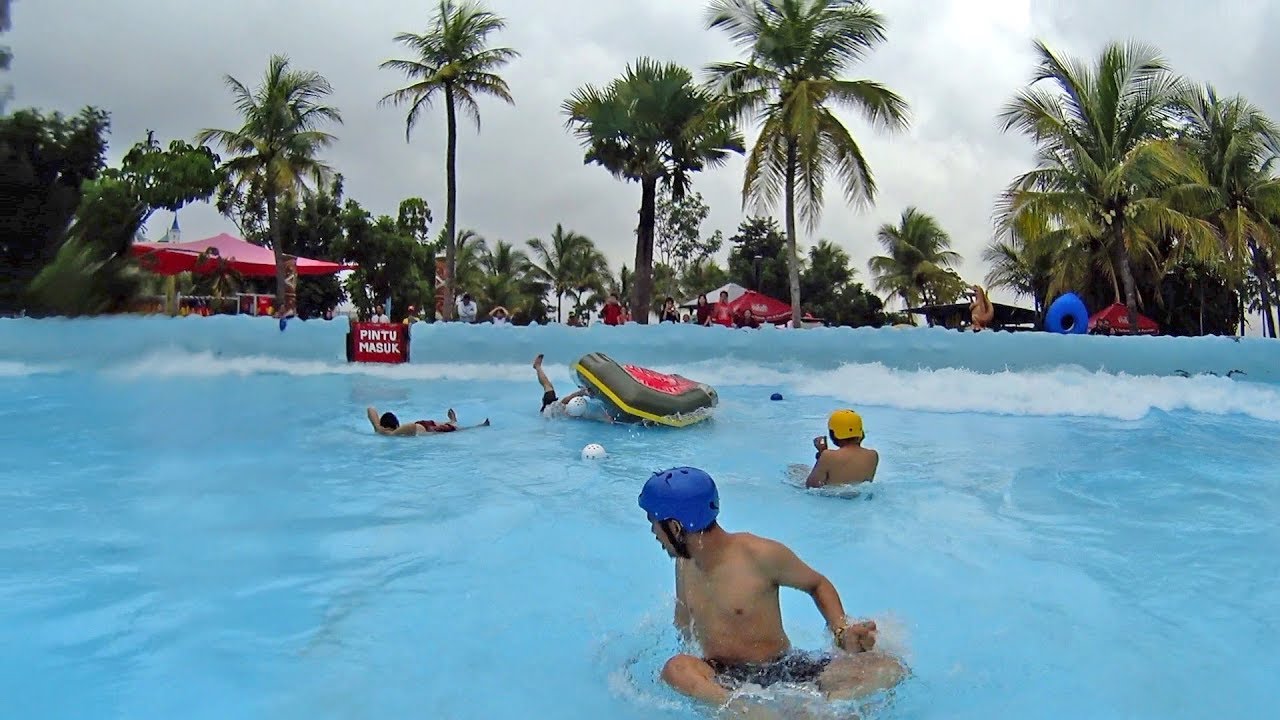 Crushing On The Tsunami Raft Ride At Hawai Water Park Malang Youtube