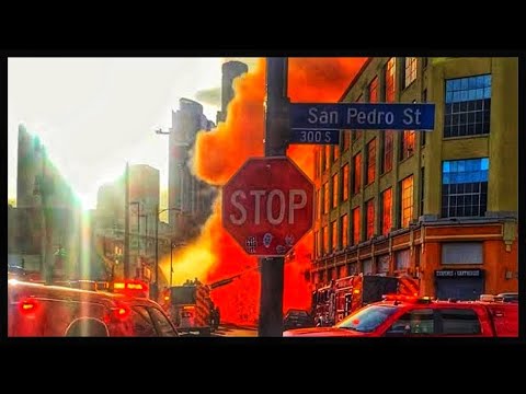 Terrifying EXPLOSION Flashover in downtown LOS ANGELES - Firefighters Escape for Their Lives!