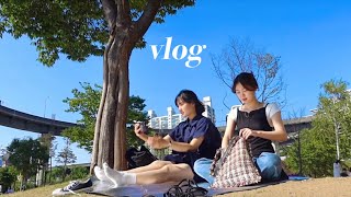 VLOG | 7년 친구와 뚝섬한강 가서 힐링하기🌳코엑스, 샐러드, 가배도(티라미수 맛집), 한강 자리 전쟁, 뿌링사이드, 비둘기 / 가은Gaeun