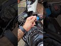 Instalado un cargador usb Quad Lock en mi Yamaha R3 2015
