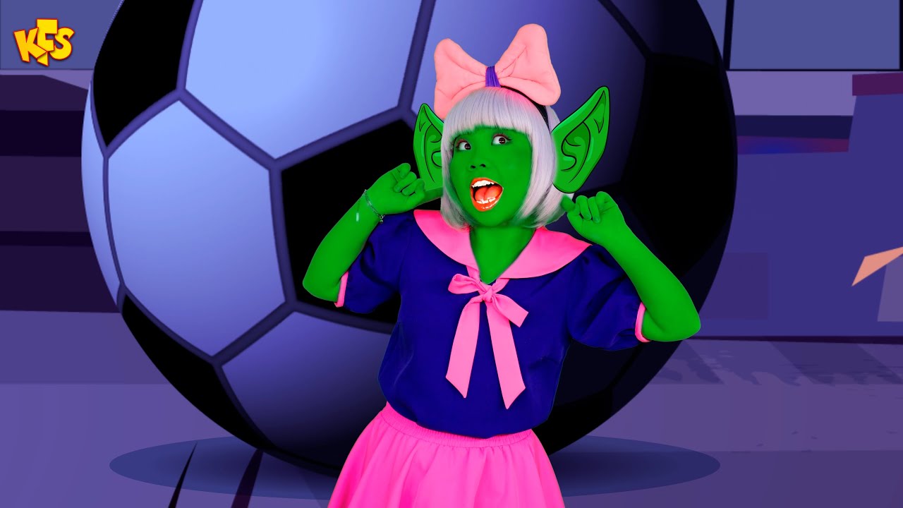 Первая стрижка малыша-зомби и малыша | Забавные детские песенки