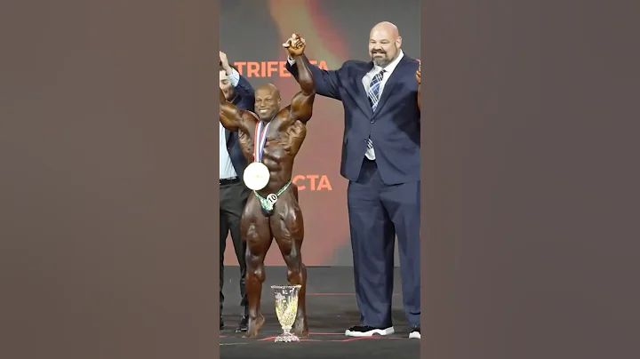 Brian Shaw Towers Over Bodybuilders🥶🤯