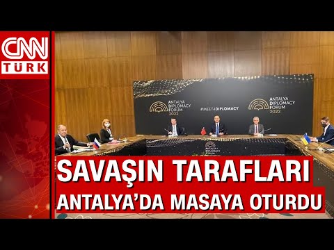 Tarihi zirveden ilk görüntü! Türkiye, Rusya ve Ukrayna Dışişleri Bakanları bir araya geldi