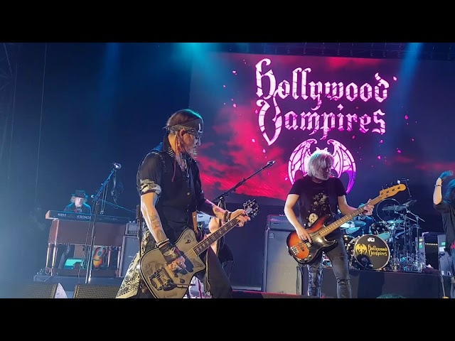 Hollywood Vampires - The Train Kept A-Rollin'