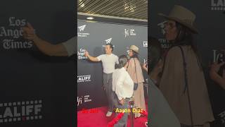 Aaron Diaz Llegando Al Cine