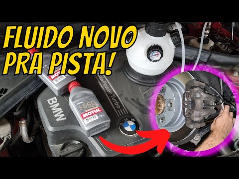 Vídeo: Onde está o fluido de freio em um BMW?