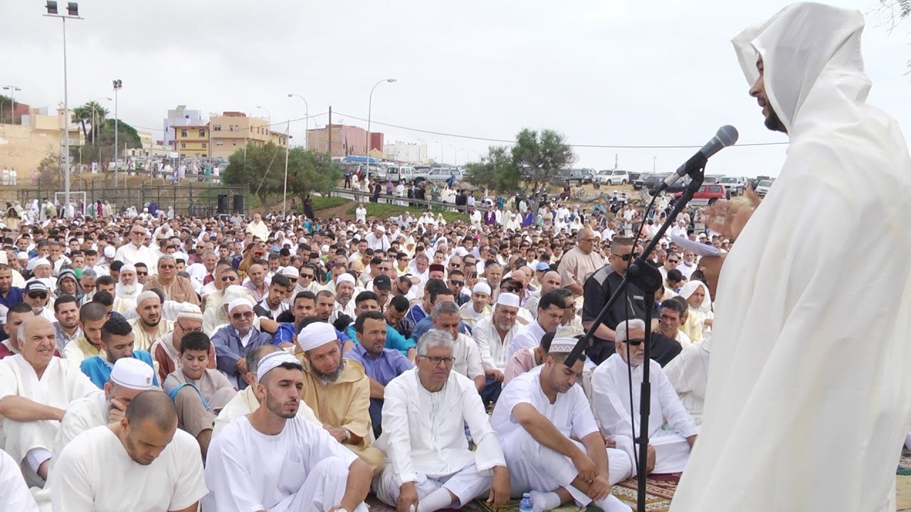 Miles de musulmanes celebran el ‘Aïd El-Fitr’ en la explanada de Cabrerizas