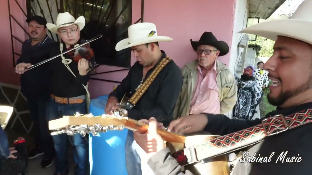 Parada de bandera Zilacatipan 2025 con el Trío Nota Huaste-k