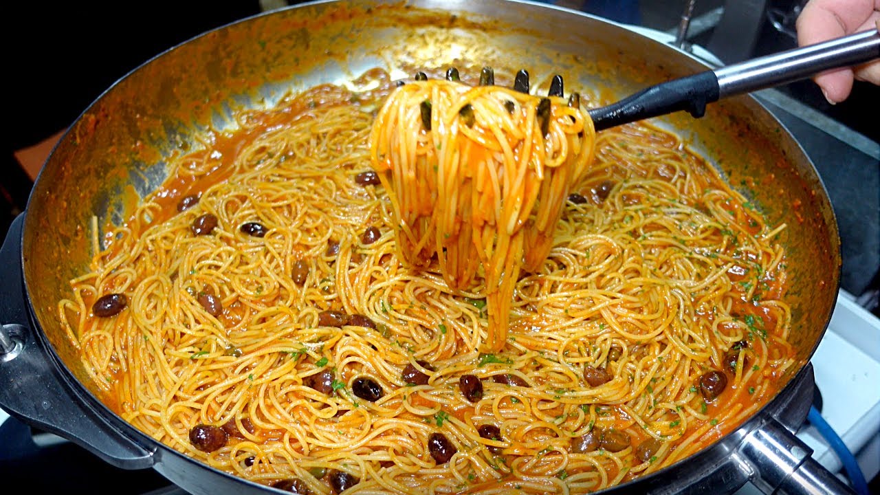 Questo piatto non fa sconti a nessuno... guarda cosa succede nel padellone gigante!