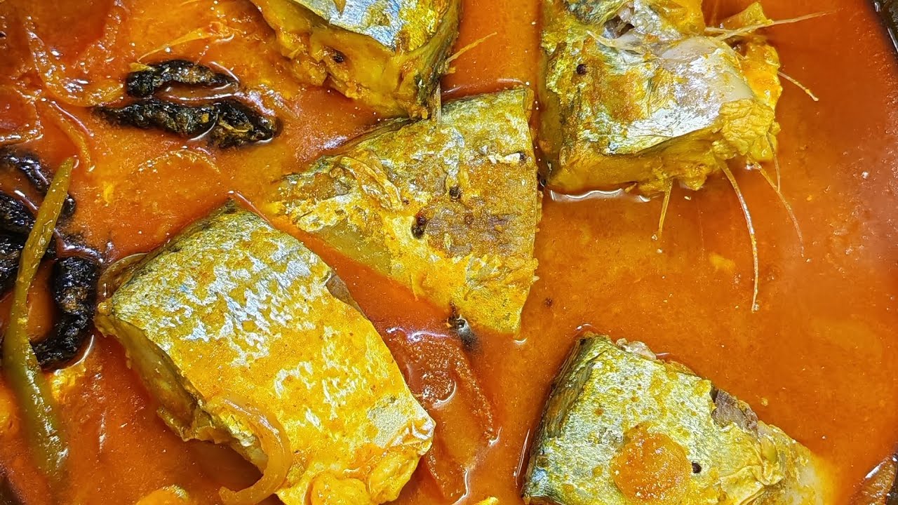 मसालेदार तीखी केरल स्पेशल मैकेरल फिश करी | Spicy Tangy Kerala style Bhangda fish curry 