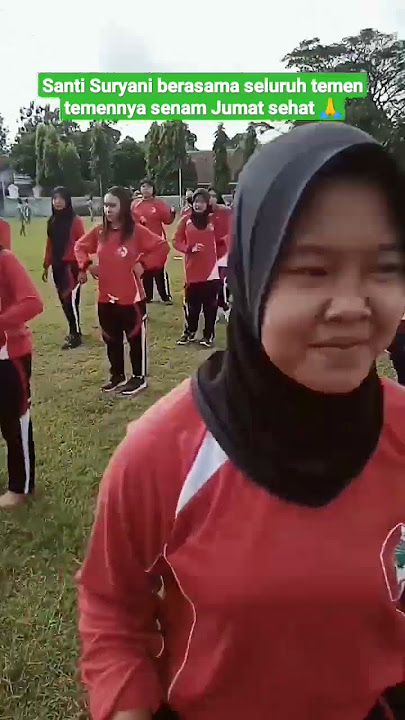 SANTI SURYANI agak malu malu ikut senam Jum'at sehat bersama teman-temannya 👍👍👍👍👍