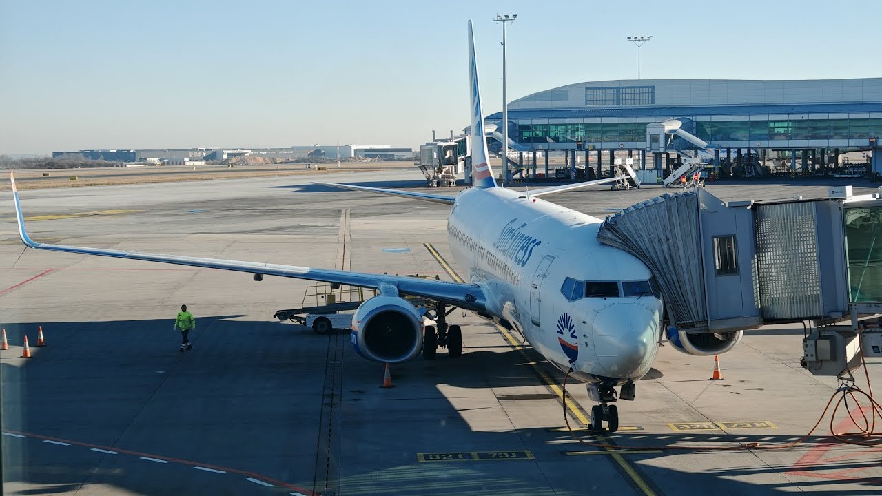 SunExpress B737-800 TC-SOV takeoff from Prague (LKPR) RWY24
