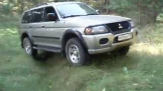 mitsubishi montero sport off road