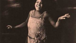 He's Got Me Goin' - Bessie Smith chords