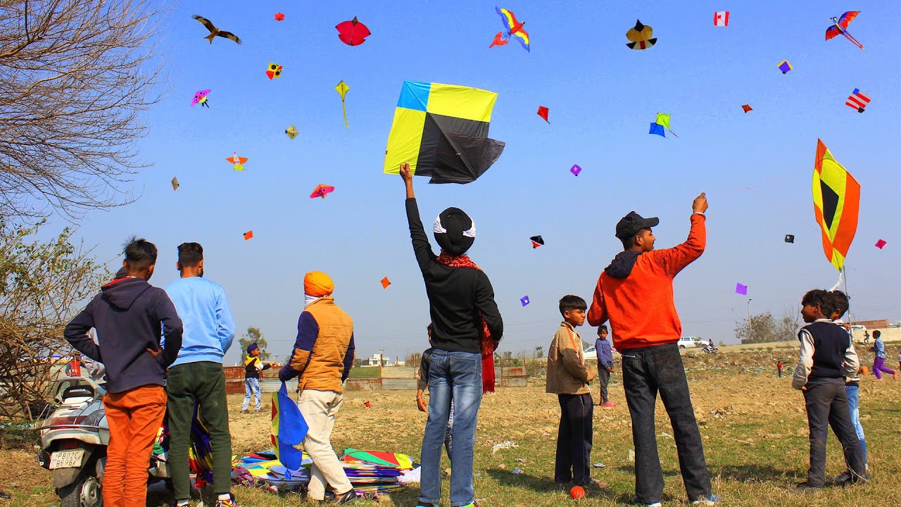 Kites Flying At Vallah Mela Kite Fighting Patangbazi Big Kites