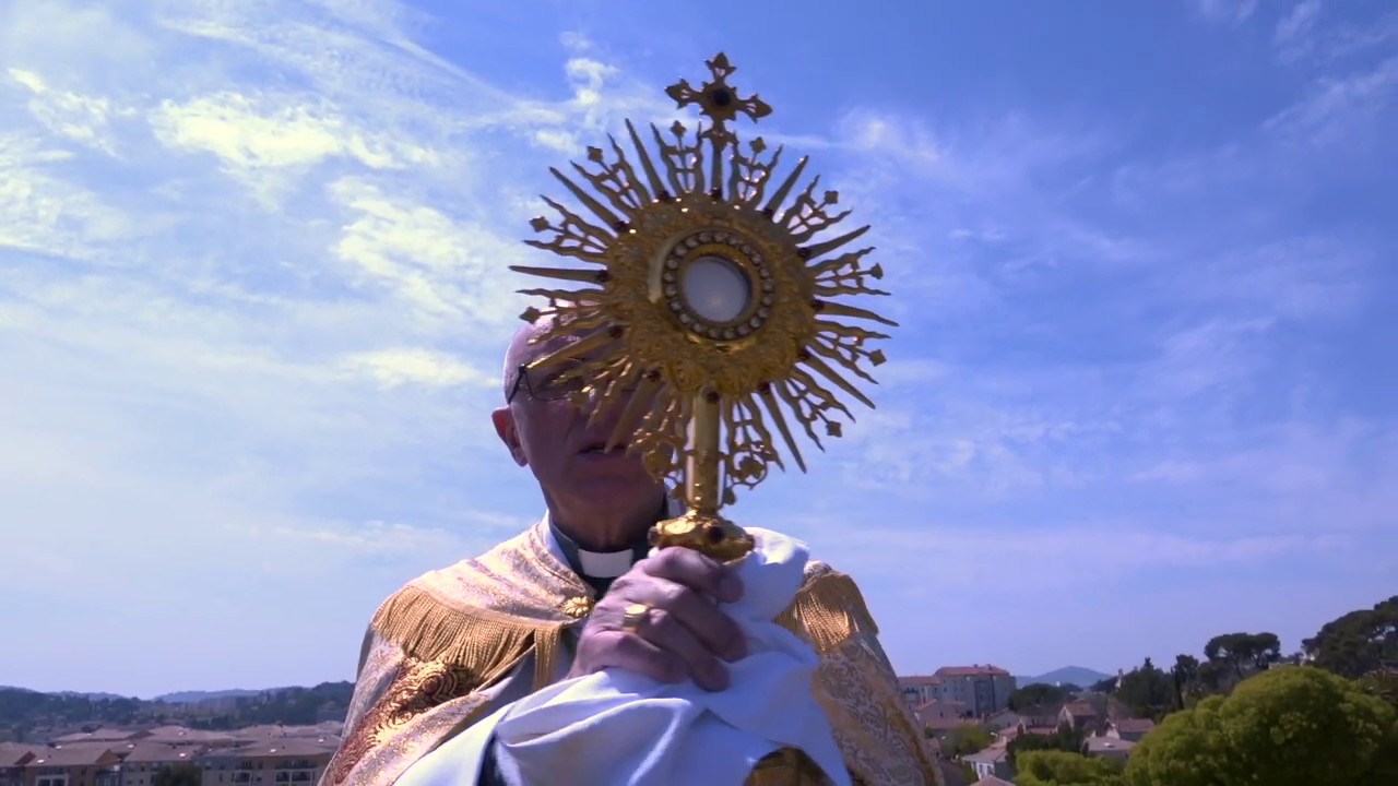 La bénédiction du Saint Sacrement à la Ville de Toulon, par Mgr Dominique Rey, le 17 mars 2020 (Photos) Maxresdefault