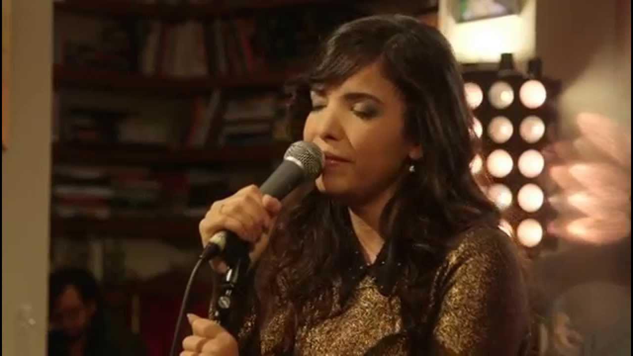Indila - Love Story (Live - Paris) Indila - Love Story (Live - Paris)