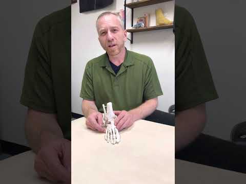 What causes metatarsal