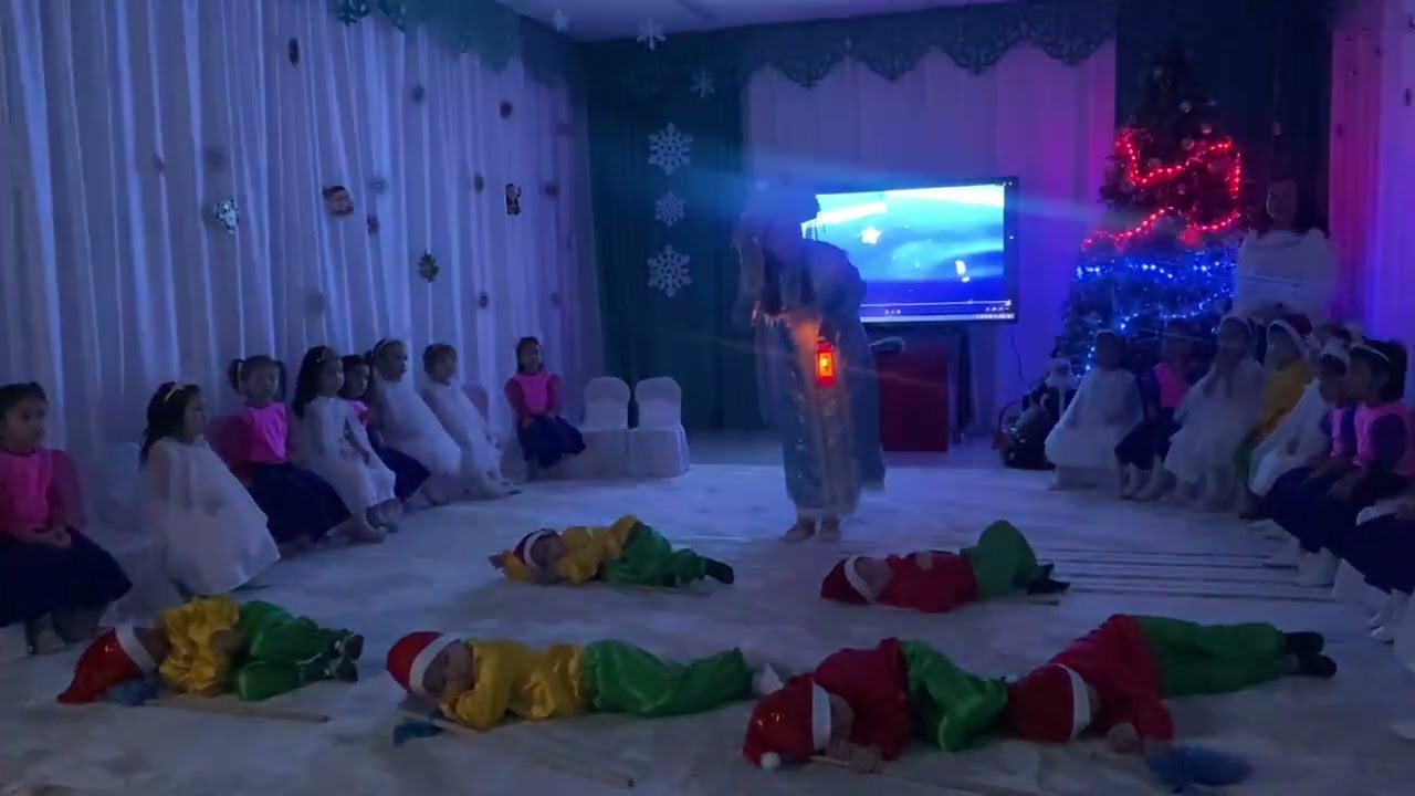 Жаңа жыл.Орта топ ұлдар биі.