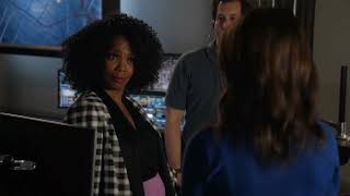 #911onFOX: 5x05 - Claudette is surprised by May's position and obeys silently